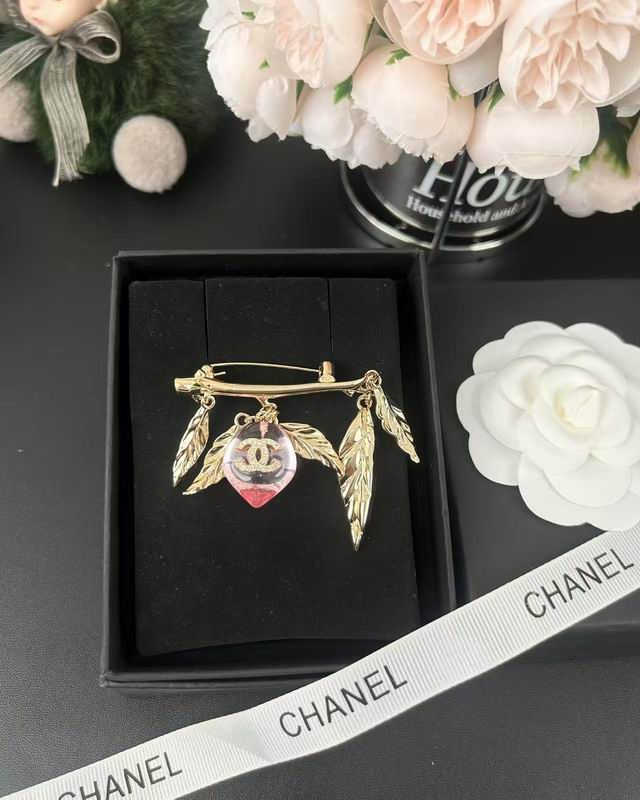 Chanel Brooch 03yxs287